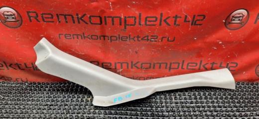 Запчасть накладка на порог салона задняя левая Nissan Sunny 2001