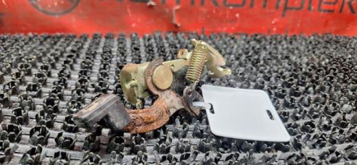 Запчасть ручка открывания бензобака Geely MK Cross 2015