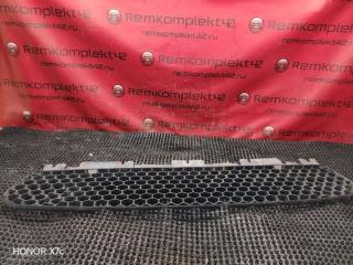 Запчасть решетка в бампер Лада Приора 2013