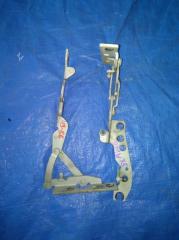 Петля капота BMW X5 1999-2006 E53 M54B30 41617006123 1 ракурс