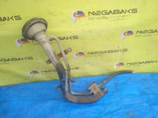 Горловина топливного бака NISSAN BLUEBIRD EU13 172210E000 2 ракурс