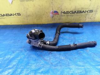 Корпус термостата TOYOTA NOAH ZRR70 3ZR-FE 3 ракурс Корпус термостата TOYOTA NOAH ZRR70 3ZR-FE 3 ракурс