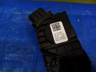Педаль подачи топлива VOLKSWAGEN UP 121 1S2723503A 3 ракурс