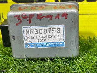 Электронный блок MITSUBISHI PAJERO V55 6G74 MR309753 3 ракурс