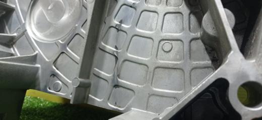 Крепление генератора LAND ROVER FREELANDER L314 YLU102990L 5 ракурс