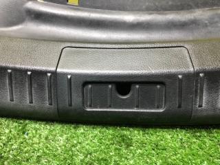 Накладка замка багажника MAZDA AXELA BL BBP2 68 89X 4 ракурс