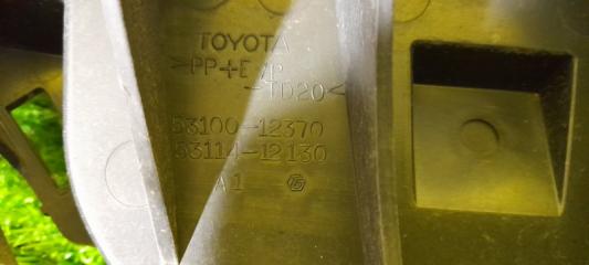 Решетка радиатора TOYOTA AURIS NZE151 53100-12370 4 ракурс