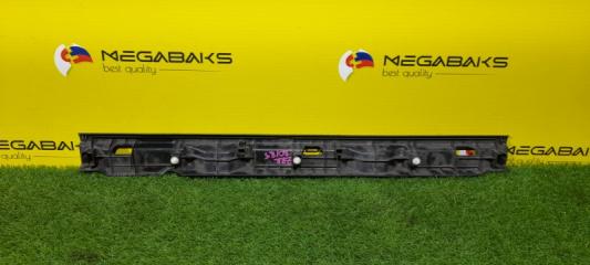 Пластик салона TOYOTA VOXY ZRR80 58625-28100 2 ракурс