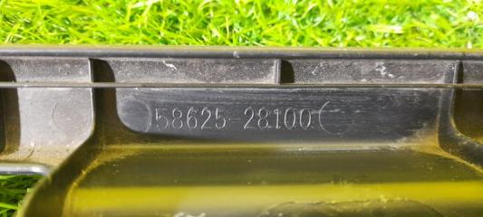 Пластик салона TOYOTA VOXY ZRR80 58625-28100 3 ракурс