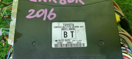 Блок предохранителей TOYOTA VOXY ZWR80 89221-28290 2 ракурс
