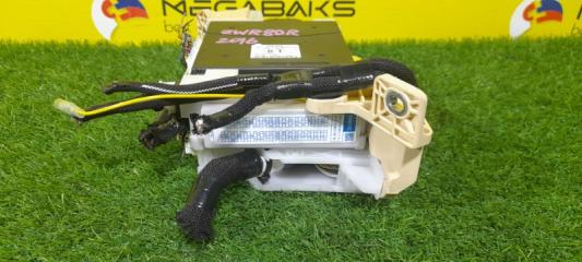Блок предохранителей TOYOTA VOXY ZWR80 89221-28290 3 ракурс