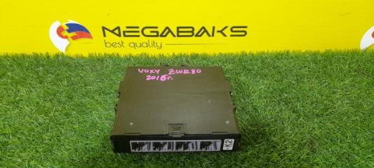 Электронный блок TOYOTA VOXY ZWR80 89681-28020 3 ракурс