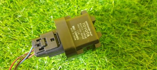 Реле TOYOTA ESTIMA TCR10 2TZ-FZE 85932-12030 2 ракурс Реле TOYOTA ESTIMA TCR10 2TZ-FZE 85932-12030 2 ракурс