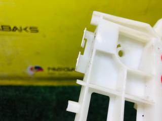 Крепление бампера правое переднее TOYOTA PRIUS ZVW30 52115-47040 4 ракурс