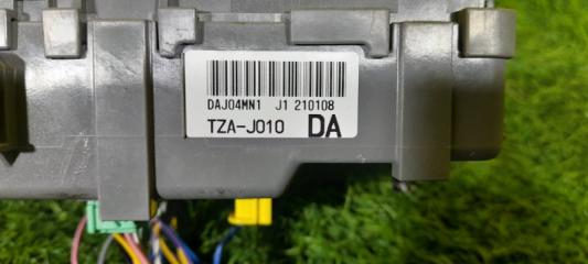 Блок предохранителей HONDA FIT GR4 LEB TZA-J010 DA 3 ракурс