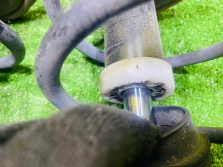 Стойка передняя SUZUKI SPLASH XB32S K12B 41601-51KA2 4 ракурс Стойка передняя SUZUKI SPLASH XB32S K12B 41601-51KA2 4 ракурс