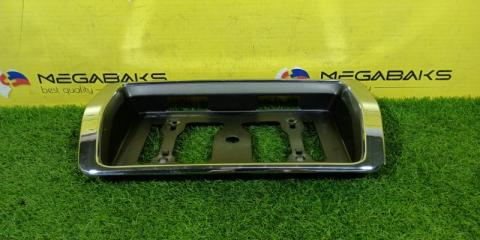 Накладка на багажник TOYOTA CROWN JZS171 76801-30080 2 ракурс