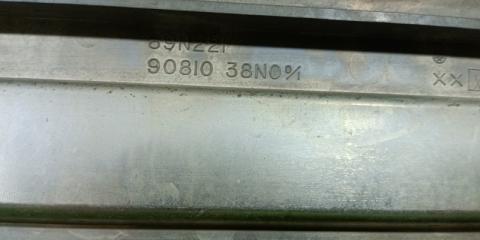Накладка 5-й двери NISSAN CARAVAN ARE24 90810 38N00 5 ракурс