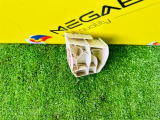 Крепление бампера левое заднее TOYOTA RACTIS NCP100 52563-52010 2 ракурс