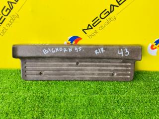 Накладка на порог правая задняя ISUZU BIGHORN UBS26GW 897803 007Y 1 ракурс Накладка на порог правая задняя ISUZU BIGHORN UBS26GW 897803 007Y 1 ракурс
