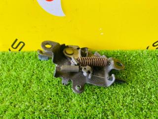 Замок капота TOYOTA PROBOX NCP50 4 ракурс
