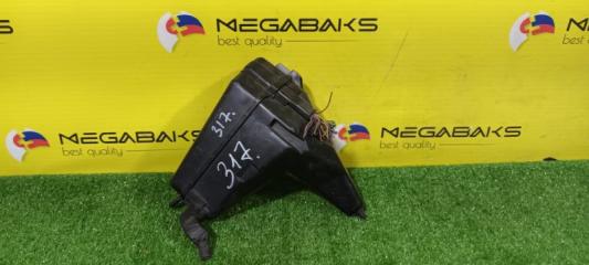 Блок предохранителей TOYOTA HIACE REGIUS KCH46 1KZ-TE 2 ракурс