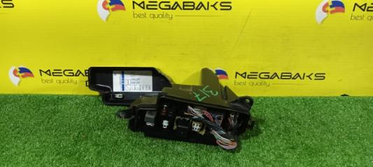 Блок предохранителей TOYOTA HIACE REGIUS KCH46 1KZ-TE 3 ракурс