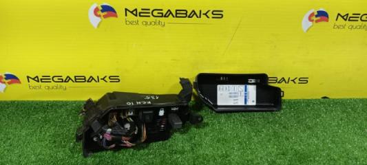 Блок предохранителей TOYOTA GRANVIA KCH10 1KZ-TE 3 ракурс