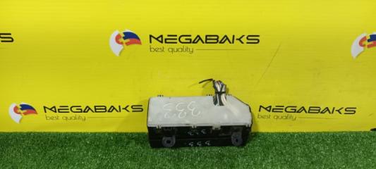 Блок предохранителей TOYOTA HIACE KZH116 1KZ-TE 3 ракурс