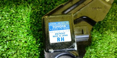 Датчик airbag правый TOYOTA PRIUS NHW20 89173-47040 2 ракурс
