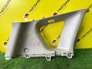 Обшивка стойки кузова левая задняя NISSAN NOTE NE11 76935 1U600 1 ракурс Обшивка стойки кузова левая задняя NISSAN NOTE NE11 76935 1U600 1 ракурс