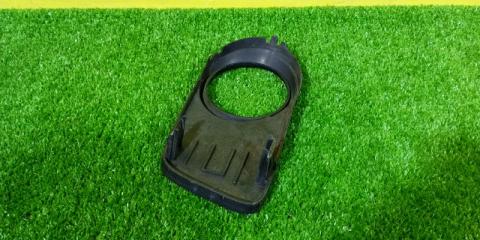 Заглушка бампера правая TOYOTA WISH ZNE14 1ZZ-FE 52127-68020 3 ракурс