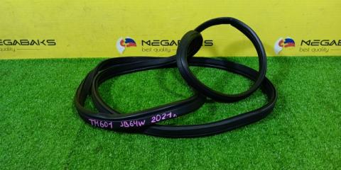 Уплотнительная резинка багажника SUZUKI JIMNY JB64W R06A 84681-77R00 2 ракурс