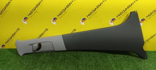 Обшивка стойки кузова правая TOYOTA PRIUS NHW20 1NZ-FXE 62410-47030  62413-47020 1 ракурс