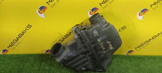 Корпус воздушного фильтра TOYOTA VITZ NCP15 2NZ-FE 2 ракурс