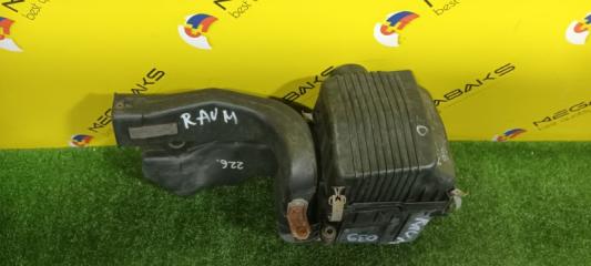 Корпус воздушного фильтра TOYOTA RAUM EXZ10 5E-FE 2 ракурс