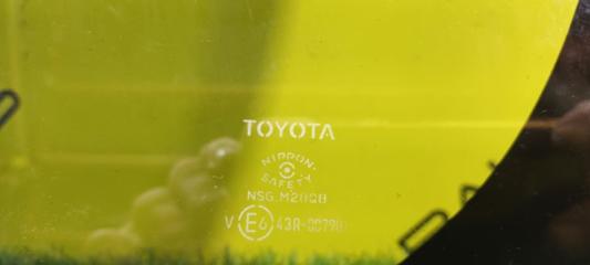 Стекло собачника левое заднее TOYOTA SPADE NSP140 1NR-FE 6272052260 2 ракурс Стекло собачника левое заднее TOYOTA SPADE NSP140 1NR-FE 6272052260 2 ракурс