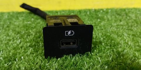 Вход usb NISSAN NOTE SNE13 HR12DE 220302SD1 2 ракурс