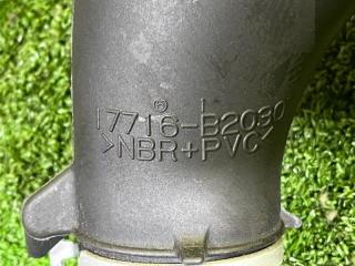 Патрубок воздушного фильтра DAIHATSU TAFT LA900S KF-VE7 17716-B2030 5 ракурс