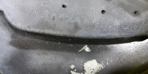 Брызговик правый передний MITSUBISHI CHARIOT N38W MB667366 2 ракурс