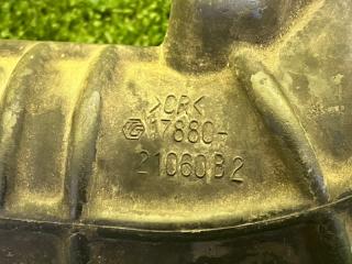 Патрубок воздушного фильтра TOYOTA PROBOX NCP51 1NZ-FE 17880-21060 4 ракурс