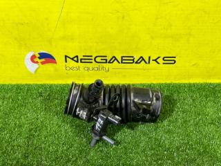 Патрубок воздушного фильтра TOYOTA COROLLA AXIO NZE164 1NZ-FE 17880-21091 1 ракурс Патрубок воздушного фильтра TOYOTA COROLLA AXIO NZE164 1NZ-FE 17880-21091 1 ракурс