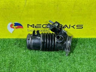 Патрубок воздушного фильтра TOYOTA COROLLA AXIO NZE164 1NZ-FE 17880-21091 3 ракурс Патрубок воздушного фильтра TOYOTA COROLLA AXIO NZE164 1NZ-FE 17880-21091 3 ракурс