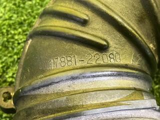 Патрубок воздушного фильтра TOYOTA COROLLA SPACIO ZZE122 1ZZ-FE 17881-22080 3 ракурс