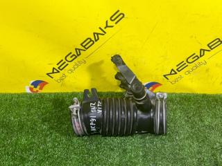 Патрубок воздушного фильтра TOYOTA VITZ NCP91 1NZ-FE 17880-21091 3 ракурс