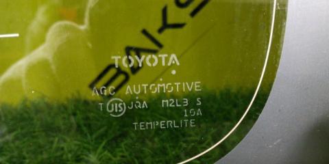 Стекло собачника правое заднее TOYOTA VOXY ZRR80 3ZR-FAE 6271028560 5 ракурс