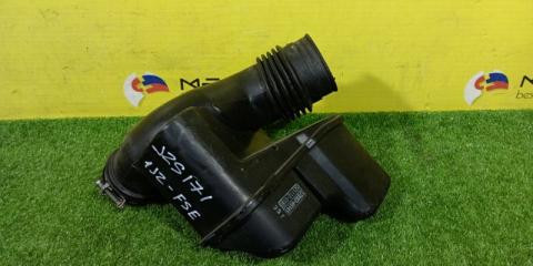 Патрубок воздушного фильтра TOYOTA CROWN JZS171 1JZ-FSE 17893-46141 2 ракурс