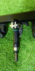 Инжектор SUZUKI WAGON R MH55S R06A 15710-63R00 2 ракурс
