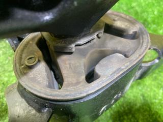 Подушка двигателя SUZUKI WAGON R MH55S R06A 11620-63R00 3 ракурс Подушка двигателя SUZUKI WAGON R MH55S R06A 11620-63R00 3 ракурс