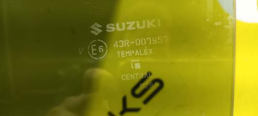 Стекло двери левое заднее SUZUKI SWIFT ZC33S K14C 2 ракурс